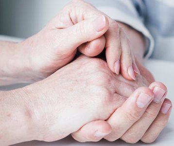 Estimulação transcraniana por corrente contínua
